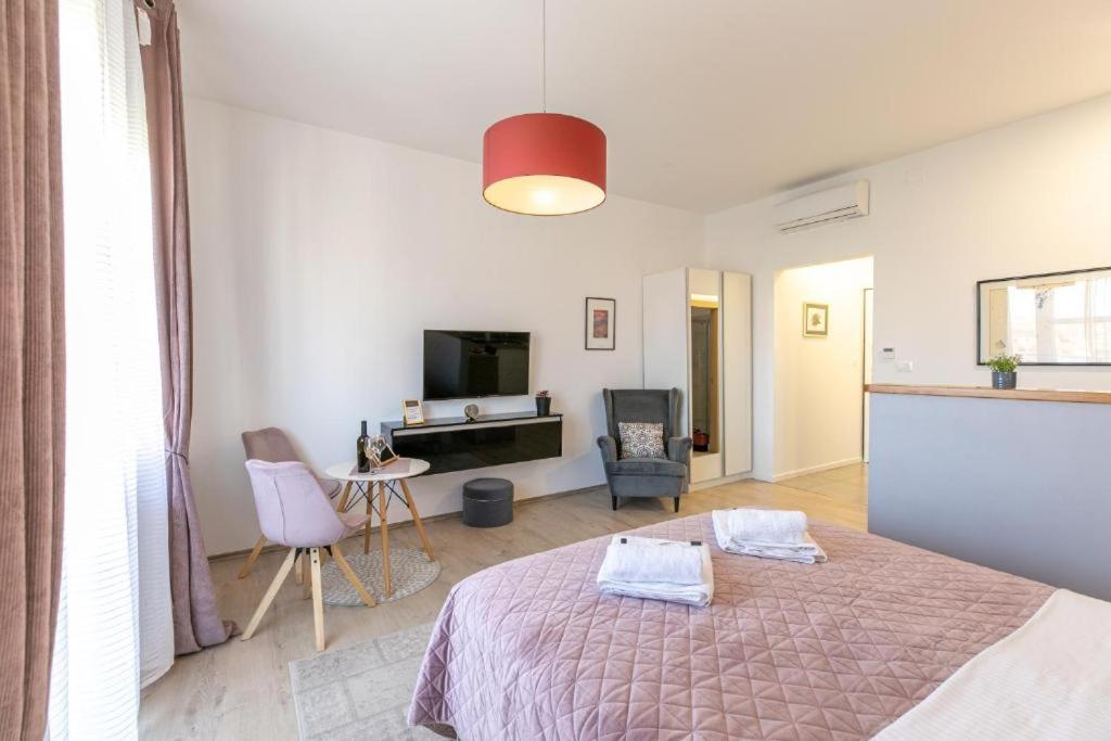 Polai Boutique Apartments With Free Parking Esterno foto